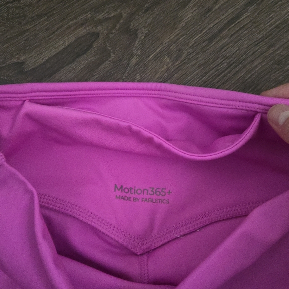 Fabletics Workout Set - Picture 4 of 6